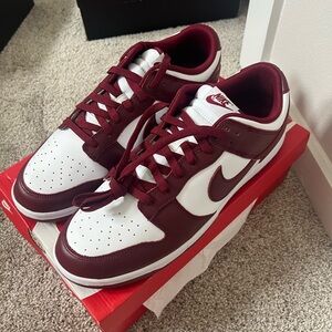 Nike dunks team red